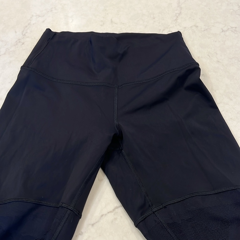 Lululemon Sheer Will High-Rise Tight‎ 28" *Camo
Black Size 8 - Picture 5 of 13
